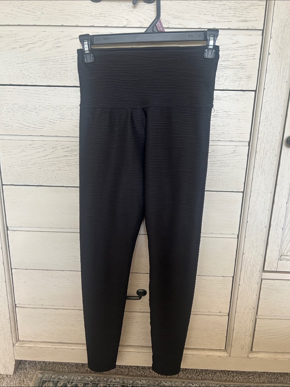 Beyond Yoga Black Textured High-Waist women’s Leggings
